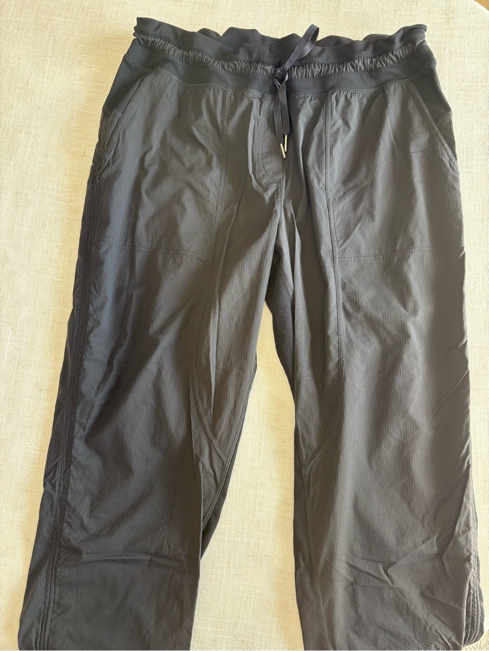 Lululemon Dance Studio mid rise crop